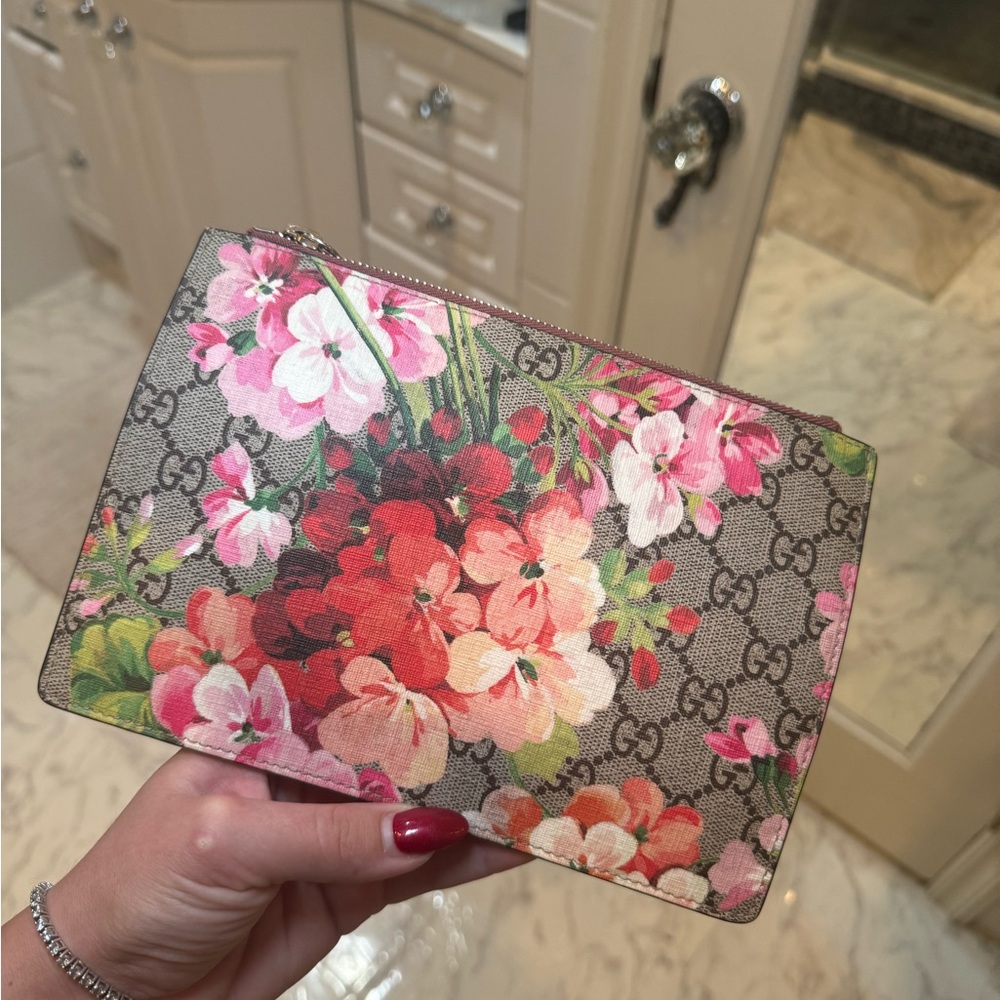 Gucci bloom makeup pouch